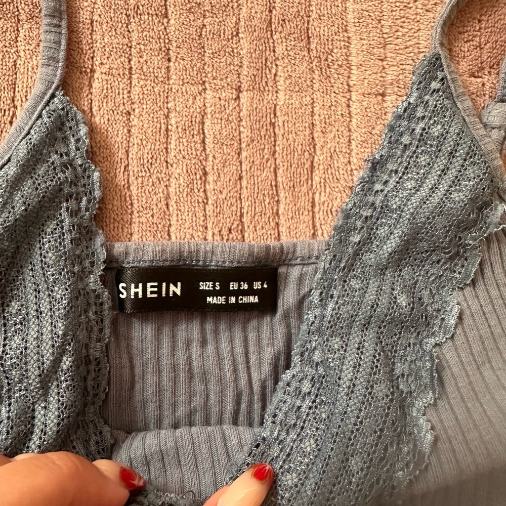 { Cropped Ribbed Tank Top } - Picture 3 of 5